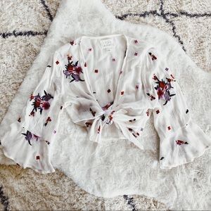 WHITE LONGSLEEVE CROPPED EMBROIDERED BLOUSE